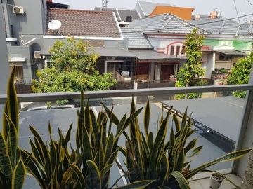 Rumah 2 lantai nyaman dan strategis di galaxy bekasi selatan