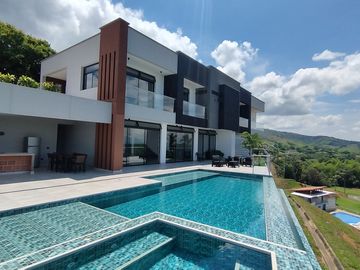 casa en arriendo/venta en las mercedes. Cod V16321