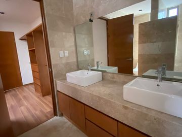 VENTA CASA EN LOMAS DEL PEDREGAL