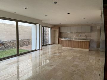 VENTA CASA EN LOMAS DEL PEDREGAL