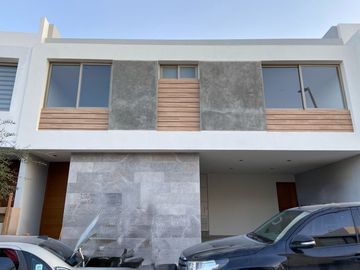 VENTA CASA EN LOMAS DEL PEDREGAL