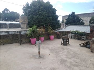 Casa americana 3 ambientes con quincho y terraza/ Barrio Sarmiento