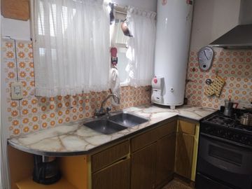 Casa americana 3 ambientes con quincho y terraza/ Barrio Sarmiento