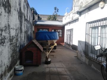 Casa americana 3 ambientes con quincho y terraza/ Barrio Sarmiento