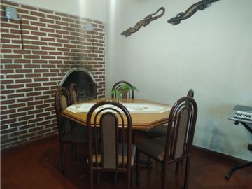 Casa americana 3 ambientes con quincho y terraza/ Barrio Sarmiento