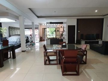 Rumah di blok A Cinere Estate, Depok. Tanah luas