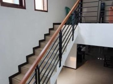Rumah di blok A Cinere Estate, Depok. Tanah luas