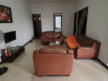 Rumah di blok A Cinere Estate, Depok. Tanah luas