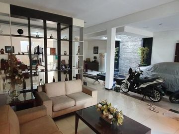 Rumah di blok A Cinere Estate, Depok. Tanah luas