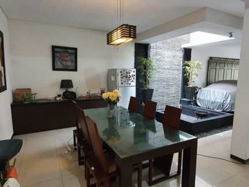 Rumah di blok A Cinere Estate, Depok. Tanah luas
