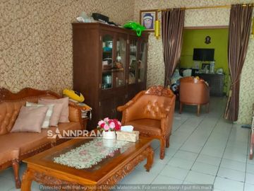 DewiKa Rumah Second Dengan Halaman Luas Sawangan Depok