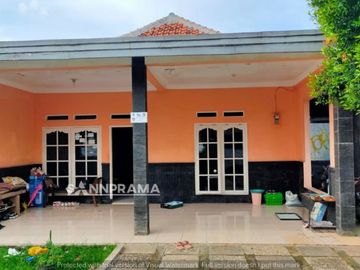 DewiKa Rumah Second Dengan Halaman Luas Sawangan Depok