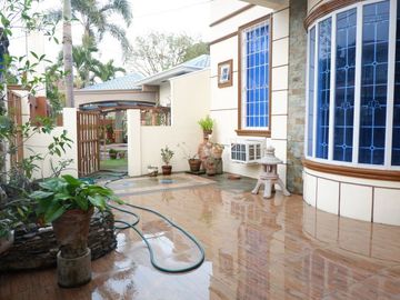 House for RENT with 4 Bedrooms and Swimming Pool in Angeles City Near SM Clark