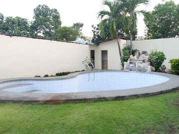 House for RENT with 4 Bedrooms and Swimming Pool in Angeles City Near SM Clark