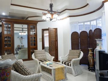 House for RENT with 4 Bedrooms and Swimming Pool in Angeles City Near SM Clark