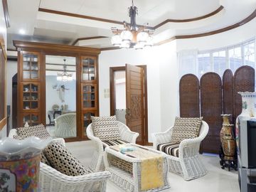 House for RENT with 4 Bedrooms and Swimming Pool in Angeles City Near SM Clark