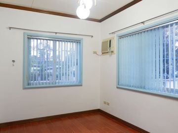 House for RENT with 4 Bedrooms and Swimming Pool in Angeles City Near SM Clark