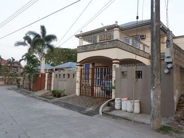 House for RENT with 4 Bedrooms and Swimming Pool in Angeles City Near SM Clark