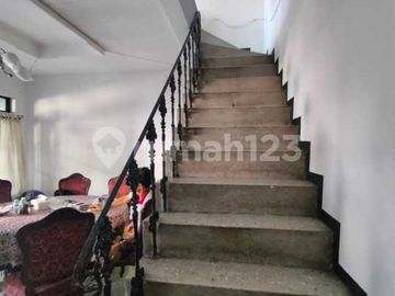 Rumah Luas 150M2 Strategis di Benhil Dekat Scbd & MRT Harga Menarik
