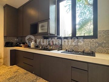 Rumah Mewah Tropical Lengkap Swimpool di Komplek Elit Cinere