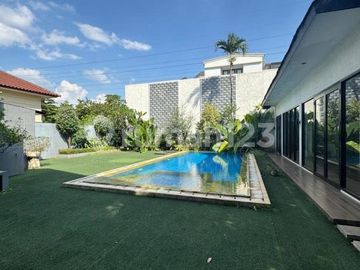 Rumah Mewah Tropical Lengkap Swimpool di Komplek Elit Cinere