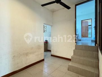 Rumah Mewah Tropical Lengkap Swimpool di Komplek Elit Cinere