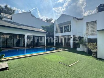 Rumah Mewah Tropical Lengkap Swimpool di Komplek Elit Cinere