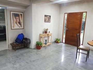 OPORTUNIDAD HERMOSA CASA DE 5 AMBIENTES JARDIN Y COCHERA EN PADUA NORTE 160 M2 CASI A ESTRENAR