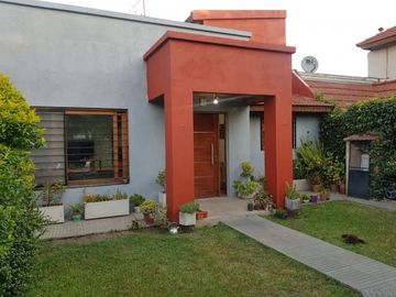 OPORTUNIDAD HERMOSA CASA DE 5 AMBIENTES JARDIN Y COCHERA EN PADUA NORTE 160 M2 CASI A ESTRENAR