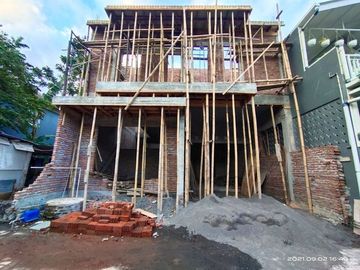 DIJUAL RUMAH MODERN PROSES BANGUN DI JL DAMAI DEKAT UII, UGM, HYATT