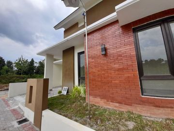 Dapatkan Promo Menarik! Rumah Modern Cantik Bonus Kanopi & Pagar