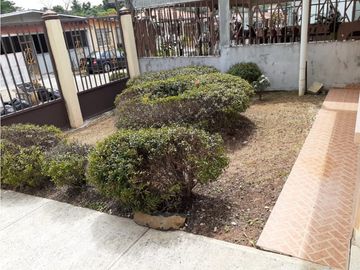 EN VENTA!! Casa en Parques del oeste