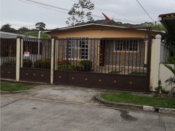 EN VENTA!! Casa en Parques del oeste