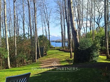 Gran Casa orilla de lago Calafquen
