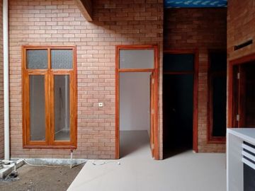 RUMAH MURAH DESAIN CLASSIC LUAS TANAH 101 M2 DI PRAMBANAN