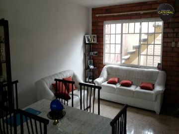 Casa de venta en Vía a Baños - Urb. La Unión – código:11486