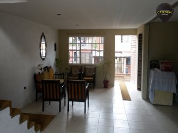 Casa de venta en Vía a Baños - Urb. La Unión – código:11486