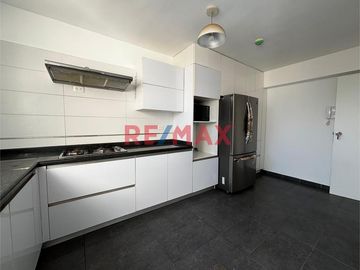 ✨ ¡Descubre tu nuevo hogar en San José de California ✨

Este fascinante departamento dúplex te espera en 📍 San José de California, ofreciéndote como