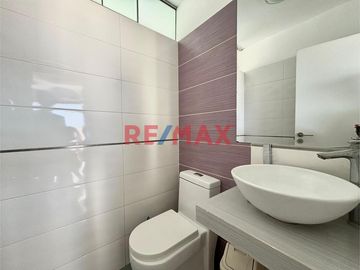 ✨ ¡Descubre tu nuevo hogar en San José de California ✨

Este fascinante departamento dúplex te espera en 📍 San José de California, ofreciéndote como