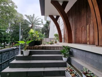 RUMAH MODERN at Jl PANGLIMA POLIM, PANGPOL, KEBAYORAN BARU