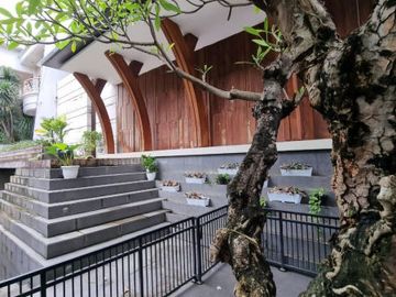 RUMAH MODERN at Jl PANGLIMA POLIM, PANGPOL, KEBAYORAN BARU