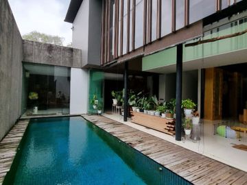 RUMAH MODERN at Jl PANGLIMA POLIM, PANGPOL, KEBAYORAN BARU