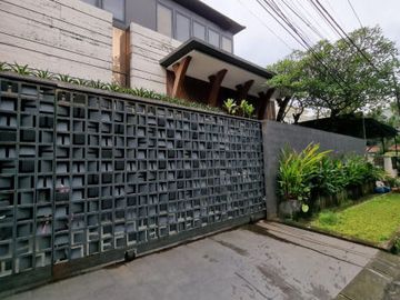 RUMAH MODERN at Jl PANGLIMA POLIM, PANGPOL, KEBAYORAN BARU