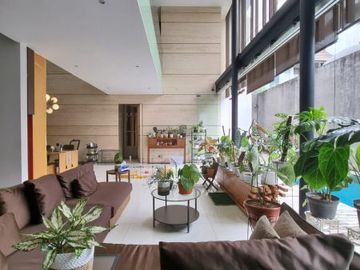 RUMAH MODERN at Jl PANGLIMA POLIM, PANGPOL, KEBAYORAN BARU