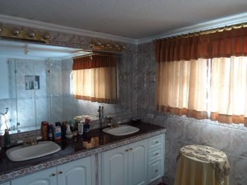 Casa Pusuquí - San Gregorio 1: Vendo Hermosa Casa Acabados De Primera Zona Residencial Privada