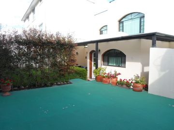 Casa Pusuquí - San Gregorio 1: Vendo Hermosa Casa Acabados De Primera Zona Residencial Privada