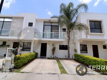 VENTA CASA Amplia En La Cantera Residencial Villa Marino Celaya Modelo: Modena