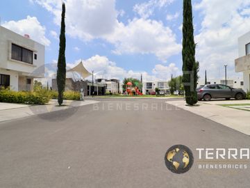VENTA CASA Amplia En La Cantera Residencial Villa Marino Celaya Modelo: Modena