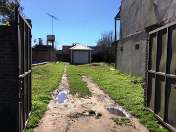 CAÑUELAS: CASA PRINCIPAL + 2 LOCALES + CASA EN 1ER PISO
