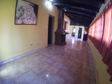 CAÑUELAS: CASA PRINCIPAL + 2 LOCALES + CASA EN 1ER PISO